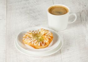 Schulstad-bakery-solutions-apple-crown-iced-styled